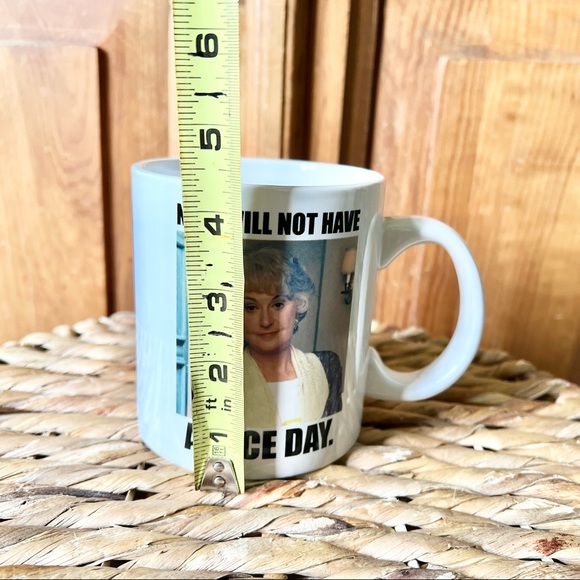 The Golden Girls Dorothy Zbornak 20oz Coffee Mug - Picture 12 of 13